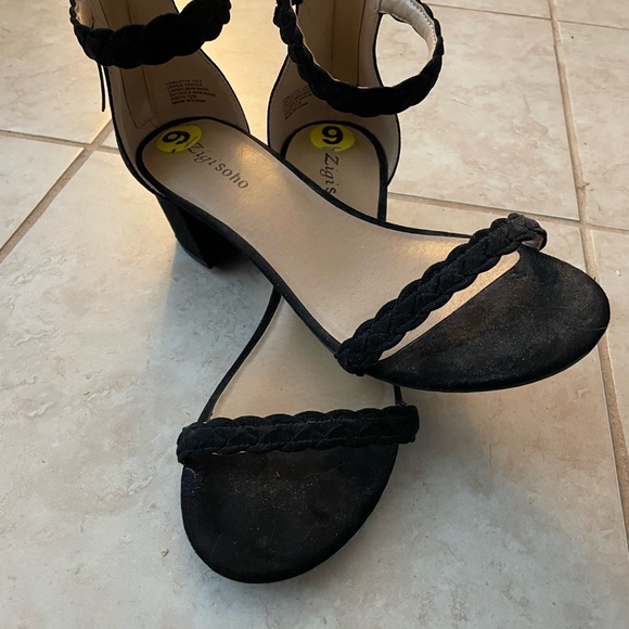 Black low heel, ankle strap sandals - Picture 7 of 8